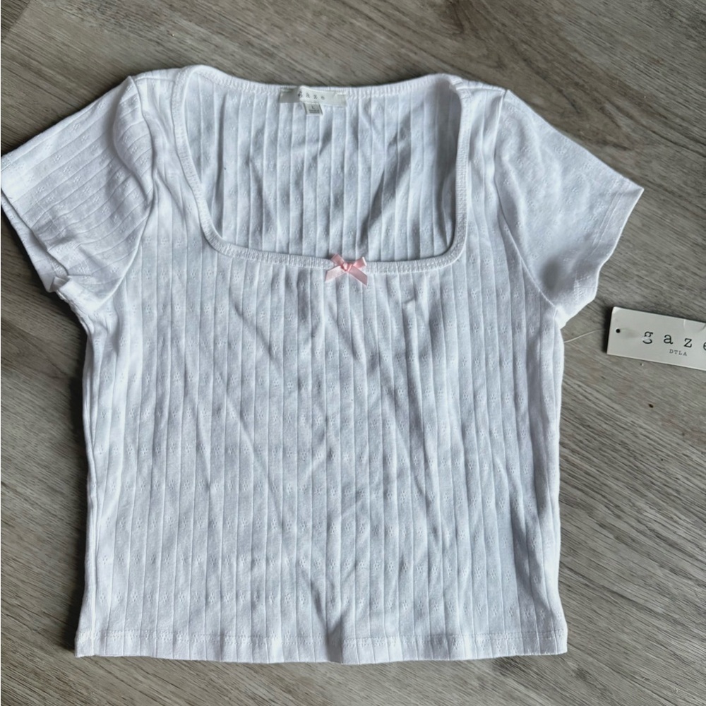 NWT white ribbed knit square neck crop top with a small pink bow